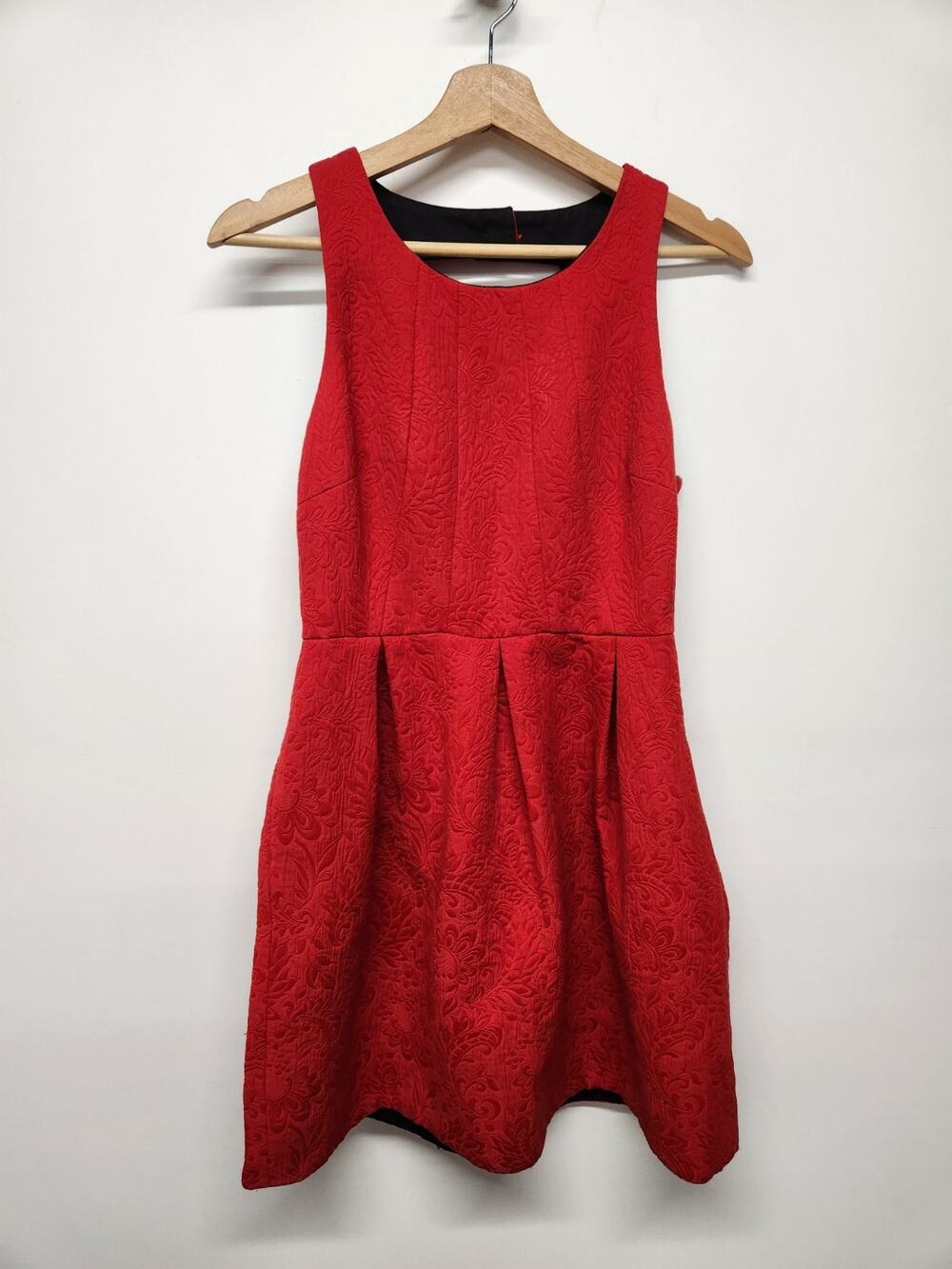 Moulinette Soeurs Women's Red Brocade Fit & Flare Sleeveless Pleated Dress, Sz 6